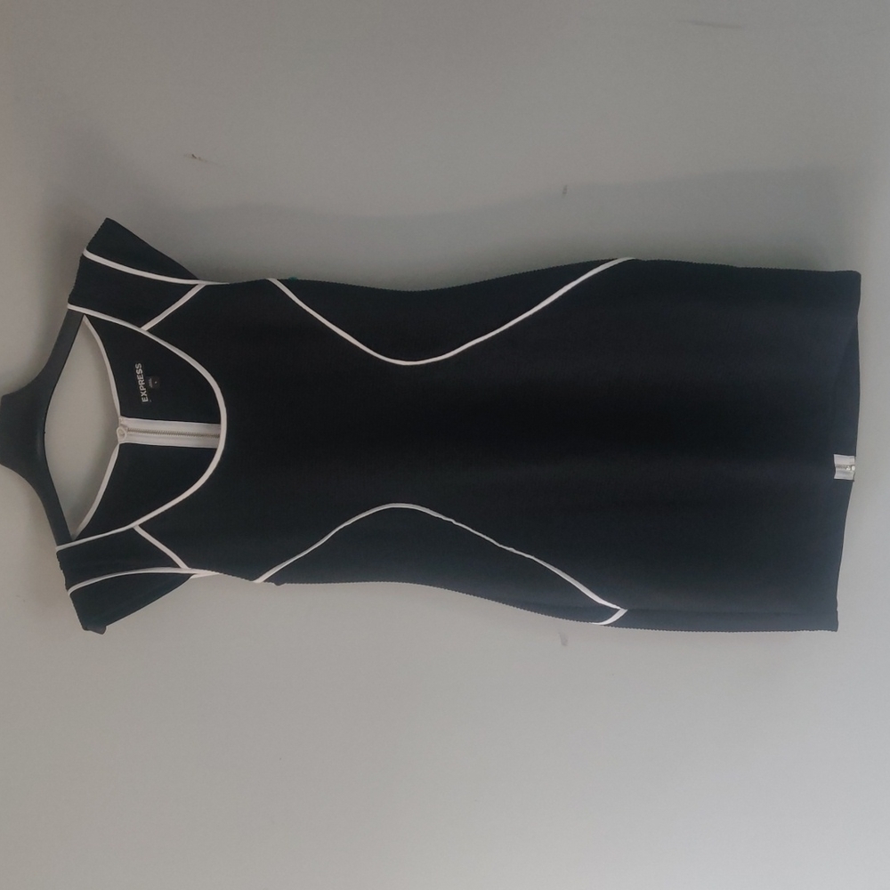 Express blank and white dress size 6